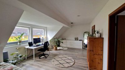 Helle & ruhige 45qm DG Wohnung in Köln Nippes inkl. Küche, ab November, sehr gute Anbindung
