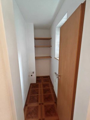Renovierte 2-Zimmer-Wohnung mit Loggia & Blick ins Grüne!