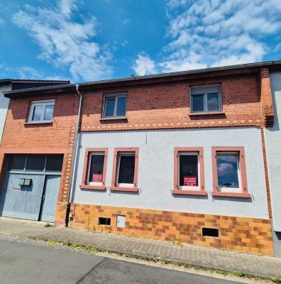 Komplett bezugsfreies Einfamilienhaus nebst Appartementhaus