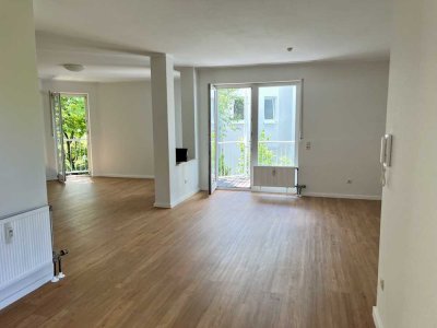 Renovierte 2 Zimmer Wohnung mit Balkon und Stellplatz
