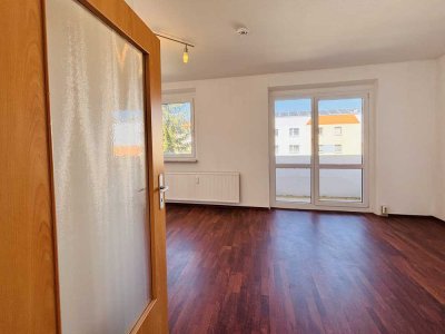 4 Zimmer, 2. Etage, leichte Gebrauchsspuren - selbst renovieren und sparen