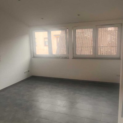 Helle, ruhige Wohnung 
250meter zum S-Bahn Bahnhof
inkl. Einbauküche