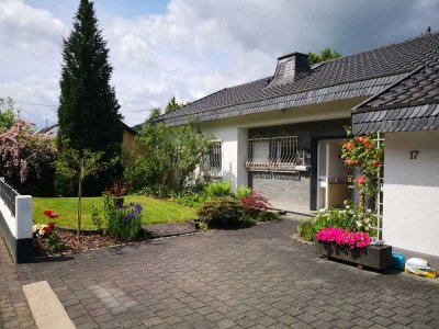 Wunderschöne, ruhig gelegene Wohnung mit 1800 m2 Garten im Herzen von Eitorf.