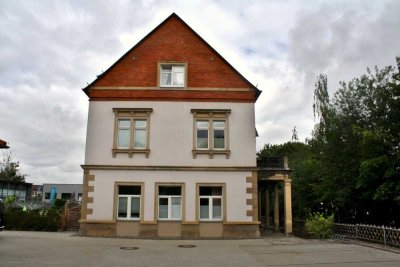 Exklusive 2-Zimmer-Wohnung im Zentrum mit 2 Stellplätzen und Mietergarten!