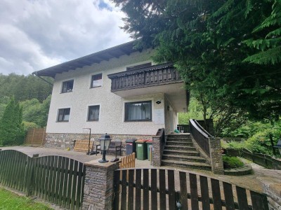 Großzügiges Haus mit ebener Gartenidylle!