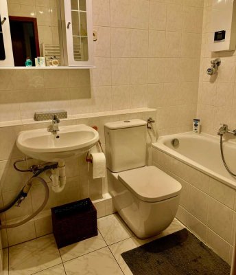 Geschmackvolle und geräumige Wohnung mit einem Zimmer sowie Balkon und Einbauküche in Hürth