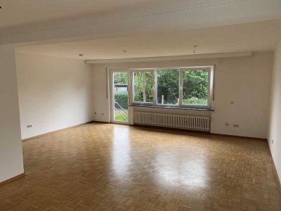 Großzügige und vollst. renovierte 4-Zimmer-Whg. mit EBK und Balkon