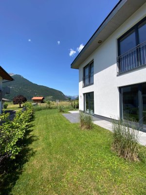 Moderne Doppelhaushälfte mit Bergblick und schönem Garten