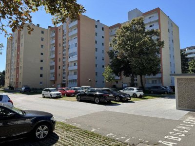 Lichtdurchflutete Wohnung über den Dächern von Graz mit Balkon, Parkplatz und Lift
