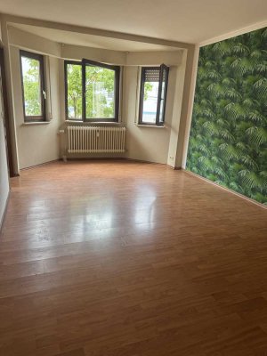 Helle 1-Zimmer-Wohnung mit neuwertiger Einbauküche