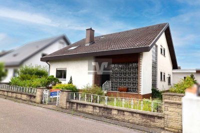 Einfamilienhaus mit beeindruckendem Charme - 
in ruhiger Lage!