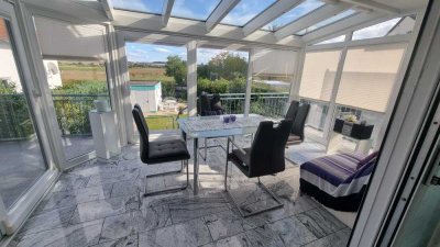 Wunderschöne exklusive 4 Zimmer Wohnung möbliert mit Gartenmitbenutzung.