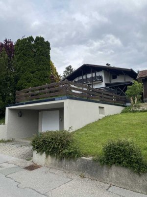 Landhaus mit ELW,  ca. 235 m² Wfl. auf 664 m² GS in bester, ruhiger Bergblicklage von Bad Endorf.