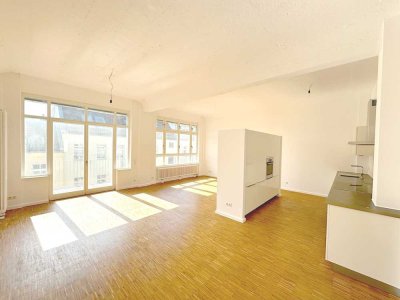 Hochwertiges Loft-Apartment mit Balkon / EBK / Parkplatz-Option; bezugsfrei