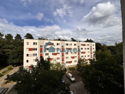 3- Zimmer- Wohnung mit Balkon, Stellplatz bei Bedarf, EBK möglich, wird komplett renoviert