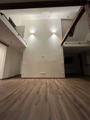 Sanierte 2-Zimmer-Wohnung mit Einbauküche in Augsburg