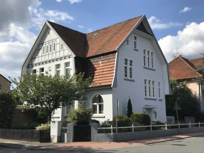 traumhafte Altbauwohnung 4,5-Zimmer, große Dachterrasse, Einbauküche, Keller, (Burgdorf/Blücherstr.)