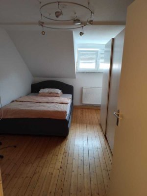 Geschmackvolle, gepflegte 2,5-Raum-DG-Wohnung in Ludwigshafen am Rhein