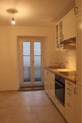 Stilvolle 2,5-Zimmer-Wohnung mit Balkon und EBK, gehobener Innenausstattung, teilmöbliert