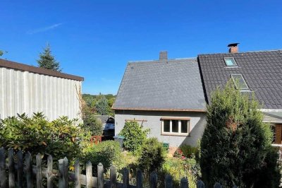 Kleine Doppelhaushälfte in beliebter Wohnlage nahe dem Schloss Lichtenwalde