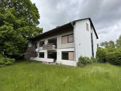 Wohnhaus mit zwei Wohnungen - Arztpraxis und ausbaufähigem Dachgeschoss!!