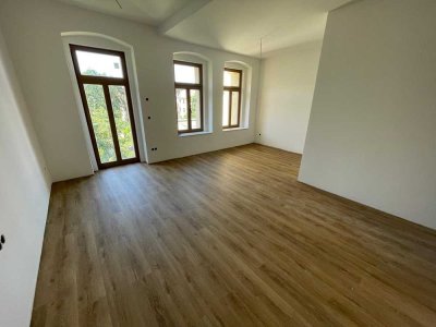 Altbaugold: Denkmalgeschützte Eleganz mit Balkon & Charme