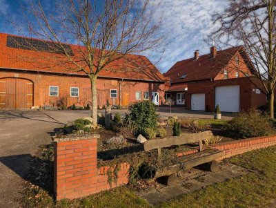 TOPGEPFLEGTES ANWESEN -
ZWEIFAMLIENHAUS MIT NEBENGEBÄUDEN
