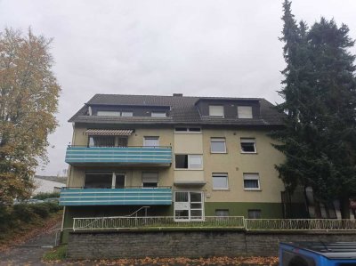 Vollständig renovierte DG Wohnung mit Balkon - Provisionsfrei