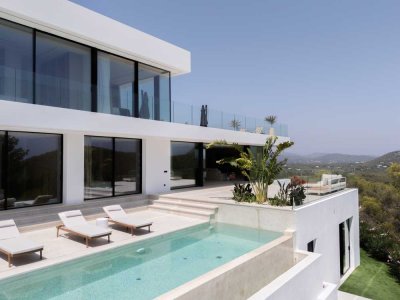 Exquisite brandneue Luxusvilla mit 6 Schlafzimmern, Infinity-Pool und Meerblick in Roca Llisa