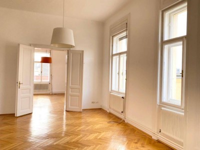 GROSSE ALTBAUWOHNUNG MIT FLÜGELTÜREN