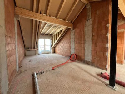 Helle 2-Zimmer Penthouse Wohnung mit Balkon. W31
