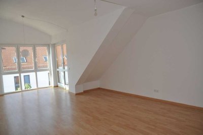 Dachgeschoss 2-Zimmer-Wohnung als Kapitalanlage * zentral und im Grünen