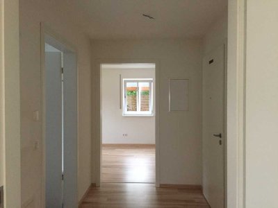 Helle Seniorengerechte Erdgeschoss Wohnung mit Garten