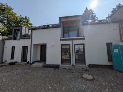 Neubau: Exklusive 3-Raum-DG-Wohnung mit gehobener Innenausstattung und Loggia in Fürstenfeldbruck