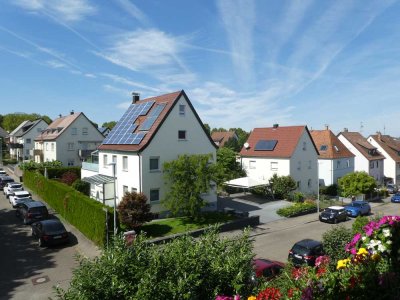SELTENE GELEGENHEIT!
Sehr schöne und äußerst gepflegte 2,5 Zimmer-Wohnung in ruhiger Zentrumslage