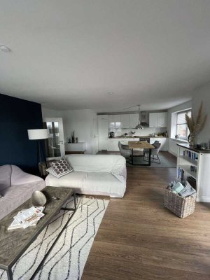 Zentrale 2-Zimmer Wohnung im 2.OG mit Balkon / Fahrstuhl / Kellerraum - Provisionsfrei