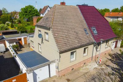 Doppelhaushälfte mit Sanierungsbedarf wartet auf kreative Gestaltung