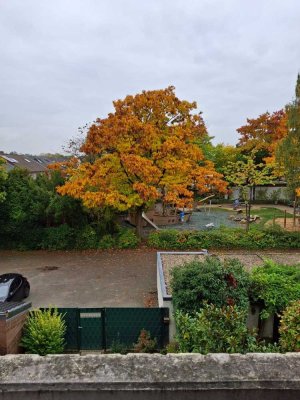 Moderne Dachgeschosswohnung mit Balkon und schönem Ausblick – in ruhiger Lage von Monheim am Rhein