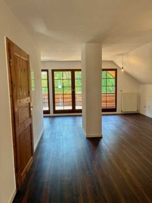 Ab 01.08.25 ist diese schöne, 2-Zi. Wohnung, mit überdachter Loggia zu vermieten.