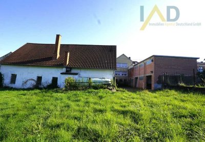 Investieren und entfalten: 3-FH mit Garten, Nebengebäude und Option für Gewerbe