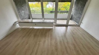 Die Renovierung ist fast abgeschlossen:  Helle schöne 4-Zimmer-Wohnung zu vermieten!