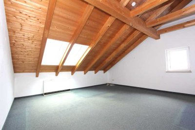 Weitläufige 3,5 Zi.-DG-Wohnung in Gilching-Geisenbrunn