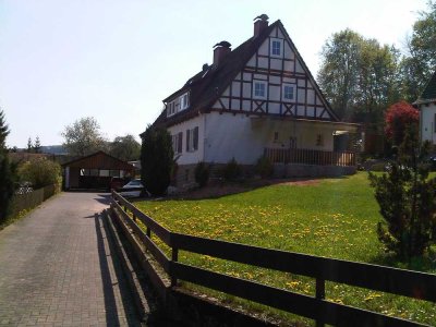 Modernisiertes Haus mit schönem Grundstück und Blick ins Grüne