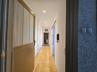 Frisch renovierte Altbauwohnung mit EBK im 1.OG im Herzen von Kaiserslautern Innenstadt