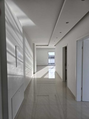 PROVISIONSFREI & direkt vom Eigentümer-Großzügige Penthouse-Wohnung mit EBK - sofort bezugsfertig
