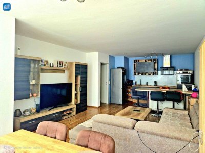 Helle, zentrale 2-Zimmer-Wohnung mit Loggia und Tiefgaragenplatz in Herrnau