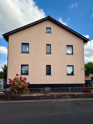 Großzügiges Zweifamilienhaus mit Traumgarten – ideal für Familien oder Kapi