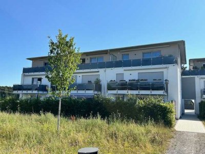 Neuwertige schöne großzügige 2-Zimmer-Wohnung mit Einbauküche und Balkon/Bergblick