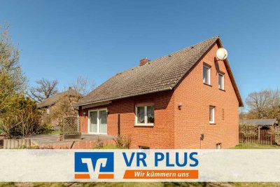 Einfamilienhaus mit Nebengebäude in ruhiger Dorflage