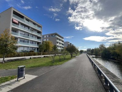 Hochparterre: 2-Zimmer-Wohnung direkt am Kanal (Lindenauer Hafen) mit Aufzug, Balkon u. Vorratsraum